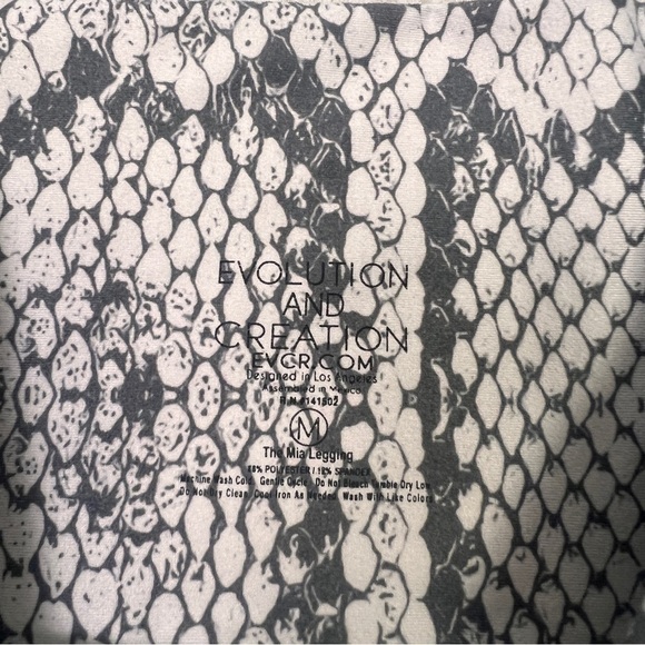 Evolution and Creation snakeskin leggings high rise medium - Picture 4 of 5